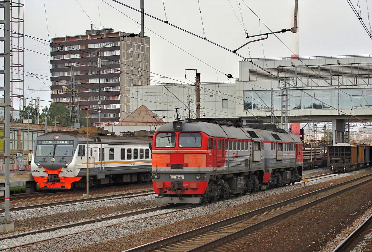 Московская железная дорога, № 2М62-0572 — ; Московская железная дорога, № ЭД4М-0484 — 